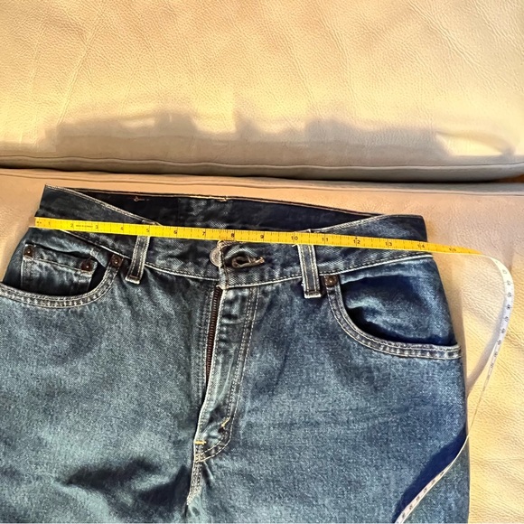 MOVING SALE! Vintage Levi jeans 550 - Picture 5 of 7